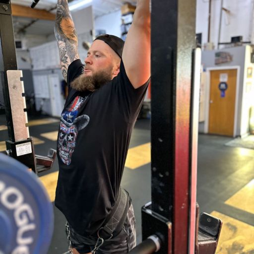 One of our awesome customers hitting the gym in his American Sugar Skull t-shirt.